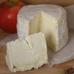 linens variety, but it is much milder and less aromatic than the likes of Muenster and Epoisses. To add an extra flavor dimension and creamy texture, it is dusted with white penicillium candidum mold.