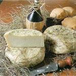 It is very similar to Asiago, but with a more accentuated and pleasing taste due to the variety of herbs and grasses that the cows have been grazing on.