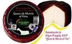 It is made of pasteurized goat's milk from the Murciano-Granadino breed of southeastern Spain, the best milk producing breed in the region.