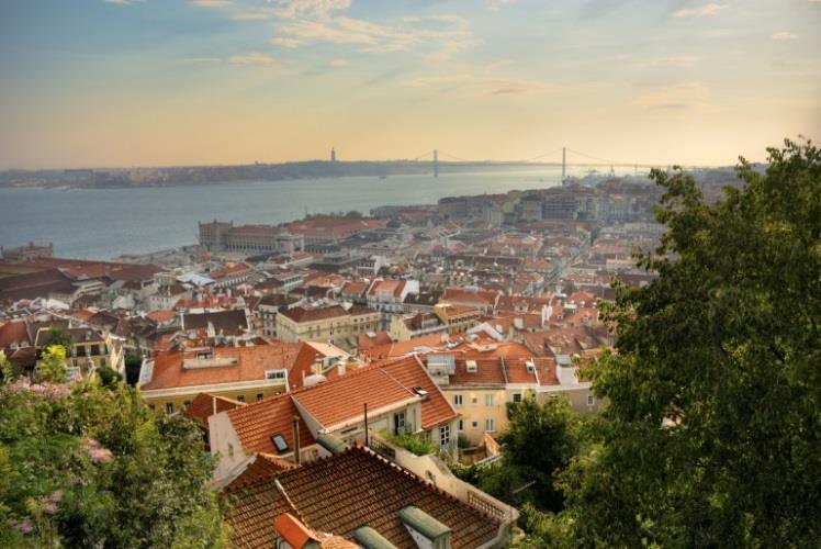 A DAY IN THE ALENQUER WINE REGION LISBON, PORTUGAL PRE-CRUISE WINE TOUR Perched on the edge of the Atlantic Ocean, overlooking a beautiful bay that is spanned by a replica of San Francisco's Golden