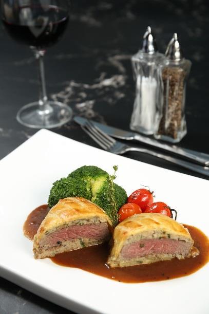 Seafood lovers will definitely be delighted by the Sea Scallop, Tiger Prawn and Crabmeat Cake Wellington ($288), which is made from a blend of fresh sea scallop, tiger prawn, crabmeat and salmon.