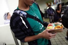 Kids Tossing Out Fruits and Veggies Fruits and Vegetable Consumption Study: August study Public Health Reports first to use digital imaging to capture student s lunch trays before and after exited