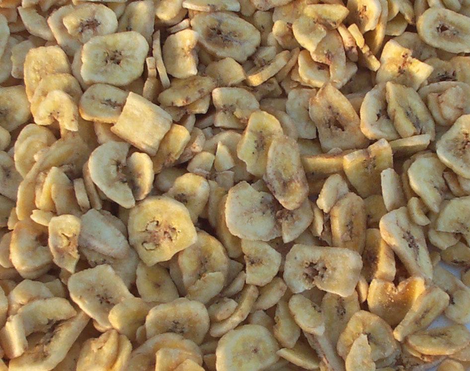 BANANA CHIPS Introduction There are two different methods for making banana chips. One of these is to deep fry thin slices of banana in hot oil, in the same way as potato chips or crisps.