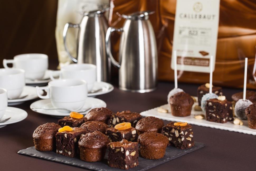 (Vatrushka (50gr) Seasonal fruits (1 of each per person) Chocolate coffee break 990 rub per person Brownies Chocolate muffin Mini chocolate pastry