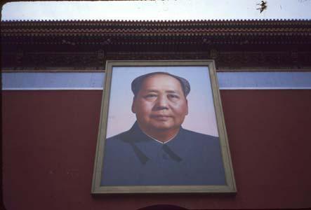 Jiă Nà, dì-yī ge shi Máo Zédōng ba. Well, #1 is Mao Zedong, I take it. Yǐ Shì, dì-yī ge shi Máo Zédōng. Yes, #1 is Mao Zedong. Jiă Máo Zédōng shi Húnán rén ba. Mao Zedong s from Hunan, right?