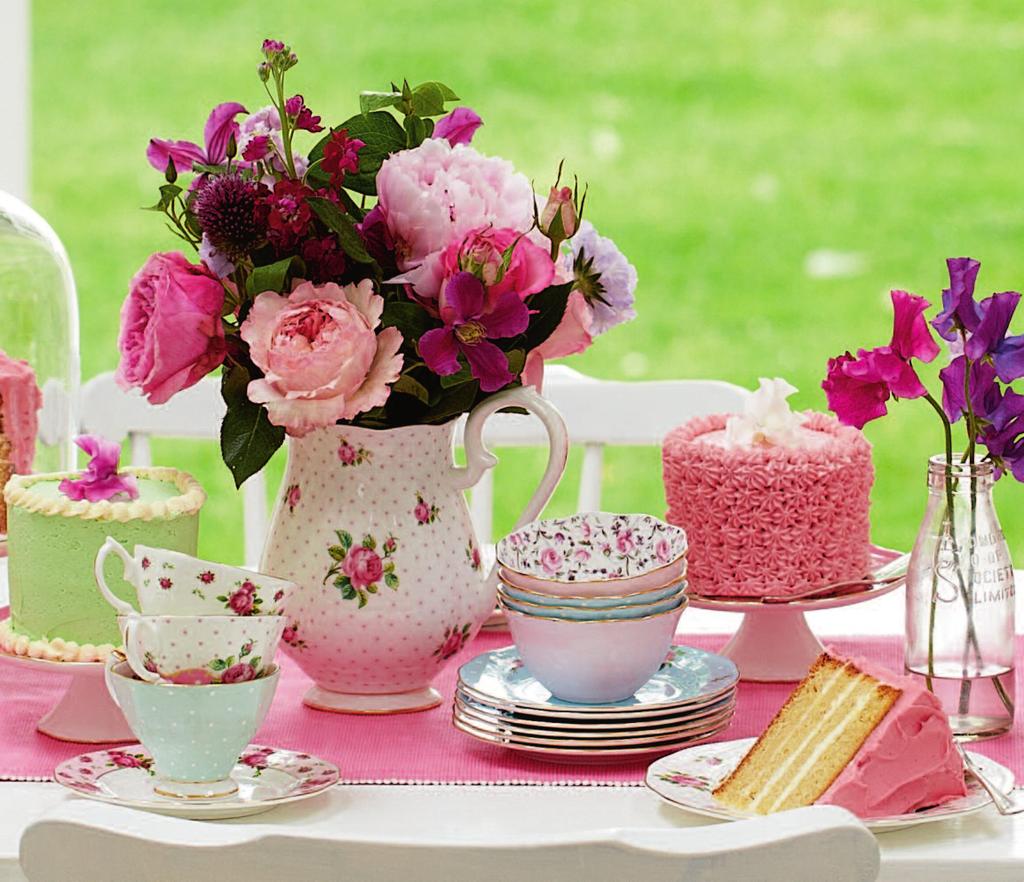 Established in 1896, Royal Albert is inspired by everything English the country garden and the national flower, the rose.