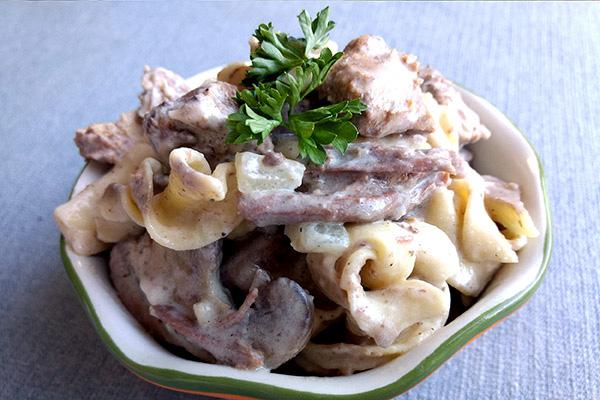 Homemade beef stroganoff Time 30 Min Cook pasta 1 minute less than the package instructions and cook it the rest of the way in the pan with sauce. Serves 6 1 can (28 oz) Keystone Beef 2 tsp.