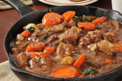 Beef Bourguinon Main Meal Serves: 4 600g Shin Beef, cut into chunks 100g Smoked Bacon, sliced 350g Shallots, peeled 3 large Carrots, cut into thick slices 3 tsp Olive Oil 2 Garlic Cloves, crushed 1