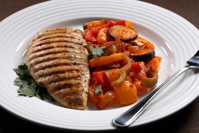 Slow Cooker Chicken Cacciatore Main Meal Serves: 6 1kg Chicken Breasts 3 large Carrots, cubed 200g whole Shallots 4 Garlic Cloves, crushed 2 stalks of Celery, chopped 3 Peppers, mix of colours,