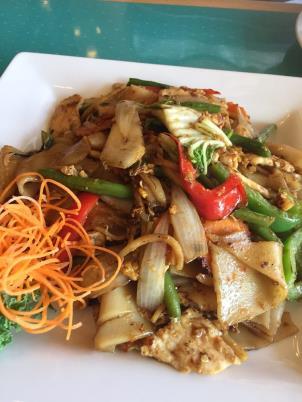 PAD WOON SEN Crystal noodles stir-fried with egg, baby corn, mushrooms, green onions,