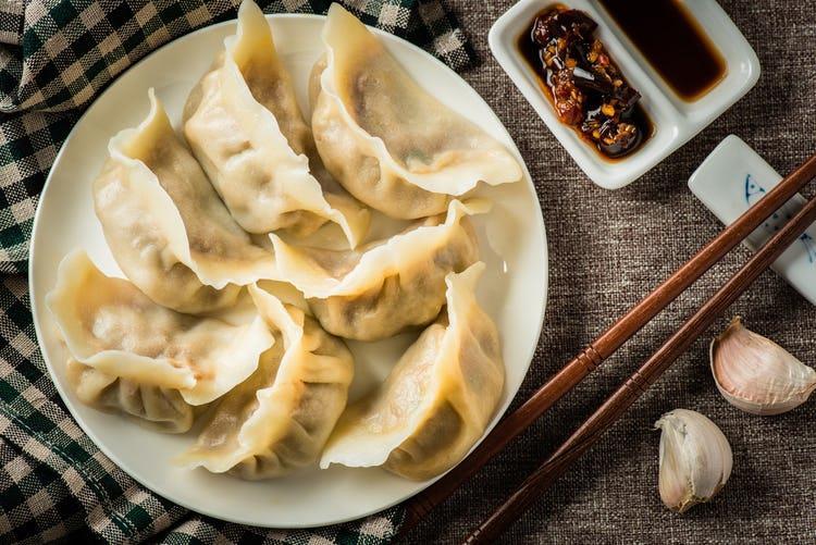 Dumplings 饺子 (jiǎo zi) Another well-known dish, dumplings are the northern equivalent of spring rolls.