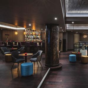 Situated on a mezzanine level, the bar has a warm and modern air and features a