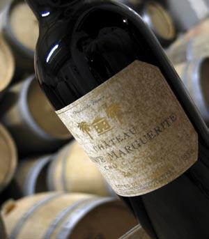 Special Vintages Symphonie Pourpre Symphonie Pourpre is an intense red wine with oak hints subtle and delicate. Its velvet palate evokes red fruit flavours and molten tannins.