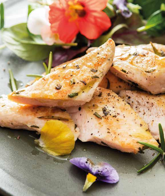 15 4/8 slices of chicken breast (no less than 1 cm thick) olive oil garlic salt, pepper sage, rosemary Chop the garlic, rosemary and sage and place them in a bowl with oil and salt.
