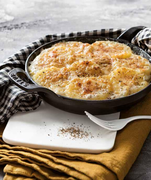 22 1Kg of potatoes 150 g of grated gruyère cheese 200 ml of milk 250 ml of cream 40 g of butter 1 clove of garlic 15 g of shallots salt, pepper, nutmeg Peel and finely slice the potatoes.