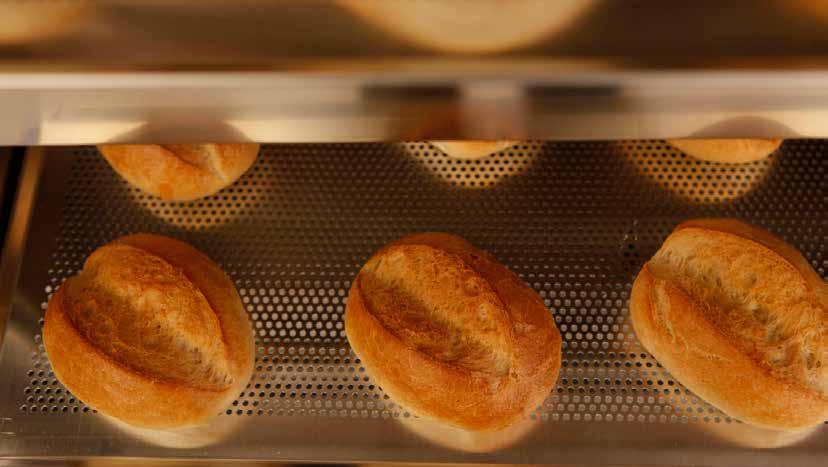 R-EVOLUTION The efficiency miracle for every bakery The oil or gas-fired R-EVOLUTION rack oven combines traditional baking using thermal radiation with all the benefits of modern rack oven technology.
