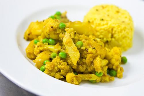cauliflower) Kosher salt 2 tbs minced cilantro, to garnish Mix the garlic, ginger, olive oil, coriander, turmeric, and 1/2 cup water in a small bowl. Set aside.