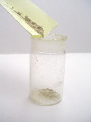 glass, addling about 25 ml of clean room temperature or warmed acetone and fully dissolve.