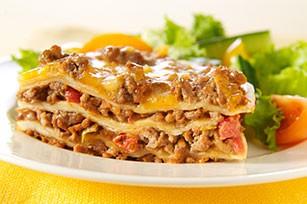 Mexican Lasagne 680g ground beef or turkey ½ medium onion (diced small) 1 capsicum (diced small) 1 packet of taco seasoning 1 cup water 8 large flour tortillas 3 cups grated Mexican cheese 1.