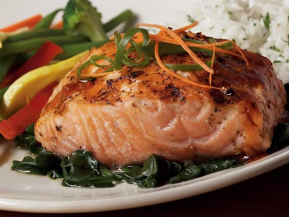 Asian Salmon 2 Salmon Fillets 1 cup Teriyaki Sauce ½ cup each of broccoli, carrots, capsicum, snow peas and asparagus 1. Turn both plates to low heat. 2. Place salmon in deep plate for about 10 minutes with the lid closed.