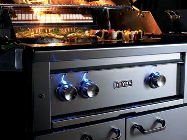 Pending) Lynx grill and side burner models feature controls with dedicated blue LED lighting, so the markings on each knob can be easily viewed at night.* LYNX HOOD ASSIST KIT (Pat.