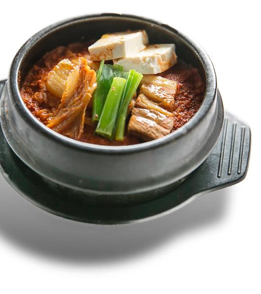 STEWS 김치찌개 KIMCHI JJIGAE キムチ豆腐チゲ Kimchi stew with tofu served in a