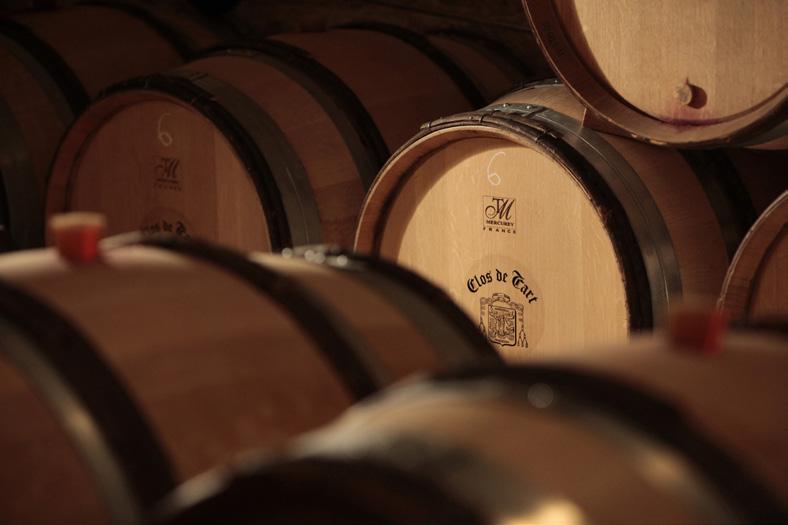 The vast majority of grapes are destemmed and undergo a traditional vinification with indigenous yeasts.