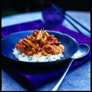 This recipe is taken from the cook book, FRESH CHINESE; written by nutritionist Wynnie Chan, Chicken and Cashew Nuts with Vegetables This dish is a firm favourite on the Chinese takeaway menu.