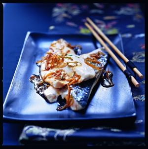This recipe is taken from the cook book, FRESH CHINESE; written by nutritionist Wynnie Chan, Steamed Sea Bass with Spring Onion and Ginger Dressing Traditionally, Chinese people prefer whole fish to