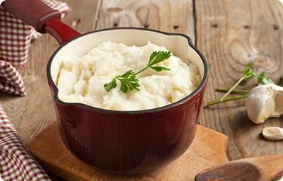 Sour Cream and Garlic Mashed Potatoes 1 1/4 pounds (about 4) russet potatoes, peeled and chopped 5 garlic cloves, peeled 3 tablespoons fat-free sour cream 1 tablespoon olive oil 1/8 teaspoon salt 1/8