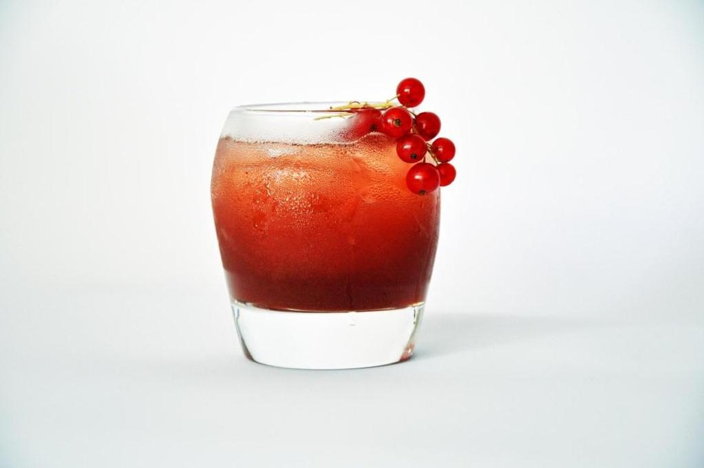 2. Red-Freshed category: fancy occasion: afternoon season: springtime, summer taste: sweet-fruity, refreshing 15 ml Chocolate syrup 5 ml Mojito syrup 20 ml Andros Ripple Puree Base 20 ml lemon juice