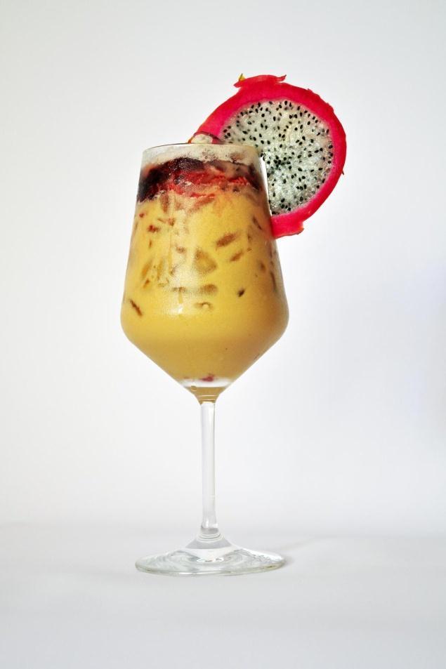 4. Peach Princess category: Colada occasion: after dinner season: all the year taste: sweet-creamy, 10 ml chocolate syrup 30 ml Andros Peach Ripple Base 20 ml Andros Raspberry Puree Base 40 ml