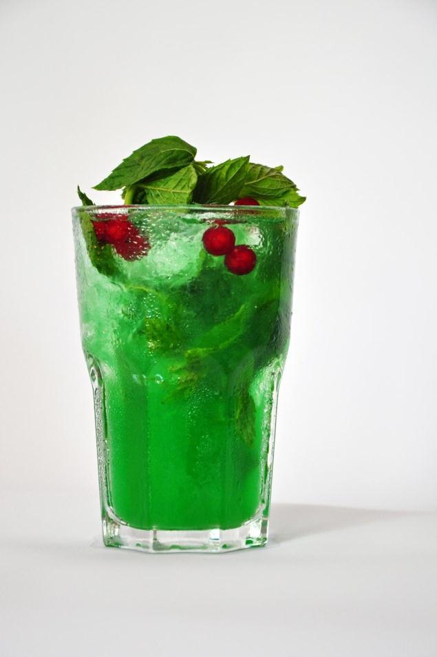 1. Mintcooler category: julep occasion: afternoon season: all the year taste: sweet-herb, refreshing 10 ml Green Mint syrup 20 ml Andros Peach Ripple Base 20 ml fresh lime juice 3 twigs of fresh mint