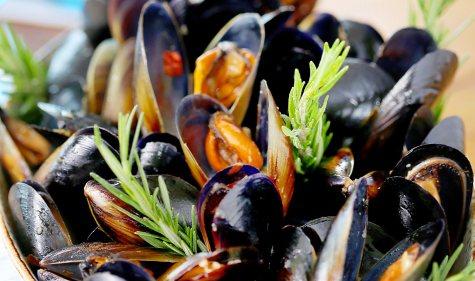 7 DAYS OF FRIDAY MUSSELS FRESHLY ARRIVED FROM SPAIN THB