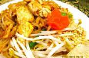 55 Our famous dish of Thai rice noodles, egg, bean sprouts, green onion and your choice of meat.