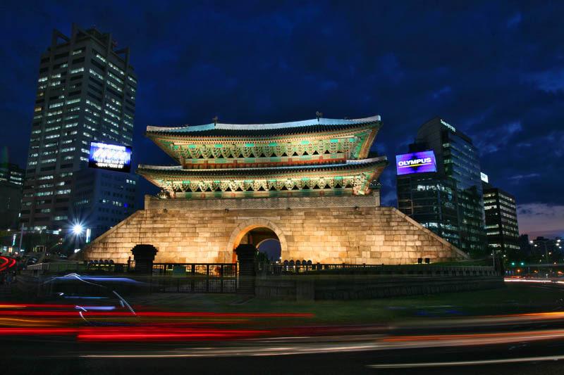 April 18: Seoul/Yongin/Suwon/Seoul (BLD) After breakfast we drive to Yongin, to one of the country s top tourist attraction the Korean Folk Village, a living museum that recreates the lifestyle of