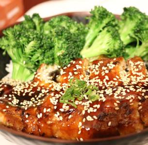 STYLE SHORT RIBS [Korean styled BBQ short ribs] SESAME CHICKEN [lightly battered chicken w/ sesame sauce] SHRIMP TEMPURA [lightly battered shrimp & vegi] UNAGI RICE BOWL [bbq eel with teriyaki sauce]