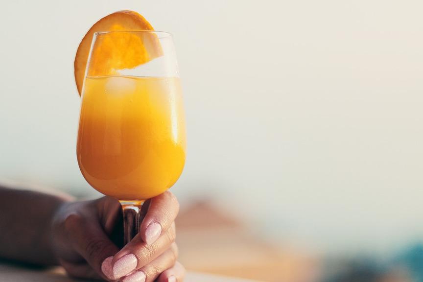VIRGIN BELLINI 1/8 cup chilled peach nectar 1/2 cup chilled lemonlime