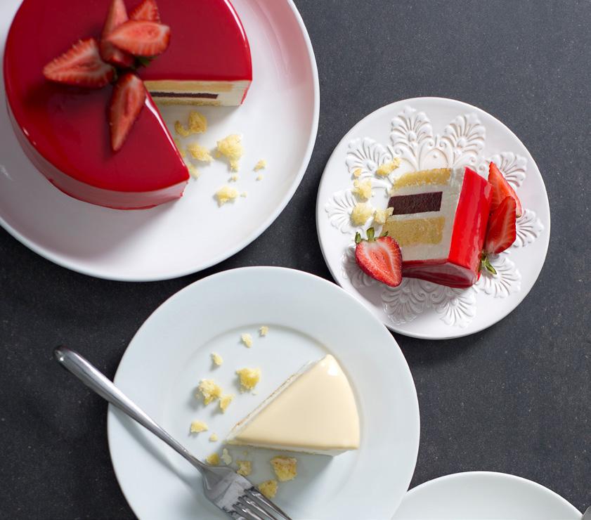 GLAZES & COATINGS Five Star Chef eye-catching Glazes & Coatings create desserts that boast an exquisite and refined look.