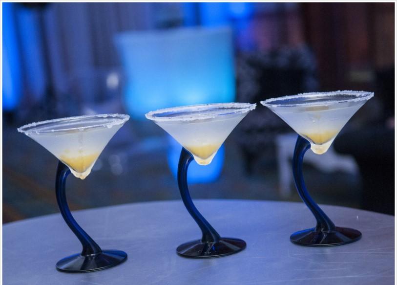 Martini Bar Package of 25 guests. Bars over 150 guests will require 2 bartenders 22.00 PER GUEST FOR ONE HOUR 14.00 PER GUEST SECOND HOUR 10.