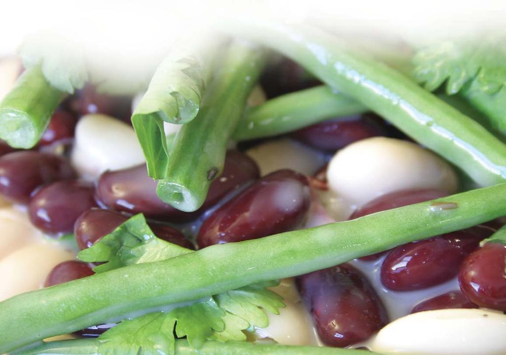 Calories per portion: 355 7oz green beans 5oz canned red kidney beans, rinsed and drained 5oz canned cannellini (white kidney) beans, rinsed and drained 2 red chili peppers, de-seeded and finely