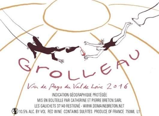 Grolleau is a thin-skin varietal that yields light, thirsty-quenching wine in its youth, recalling wild strawberries.