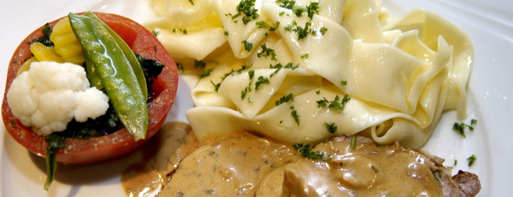 Multi-course menu available from 20 persons (Please pre-order only one menu for your group) Leaf salad Beef fillet goulash «Stroganoff» Homemade spaetzle 49.