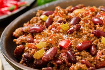 KUDU MEXICAN CHILLI 2 kg Kudu Mince 1 Red Onion, Diced 1 Red Bell Pepper, Julienned 4 Zucchini, Sliced 6 Yellow Pattypan, Diced 1 punnet Coriander 250 g So Good Italian Tomato Base 800 ml Water 375