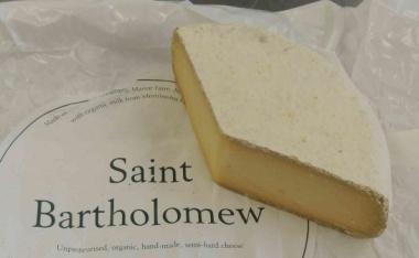 40 /100g Sinodun Hill (Goat) Norton & Yarrow Cheese Nettlebed Oxfordshire Sinodun Hill is a ripened goats cheese pyramid, similar in style to a