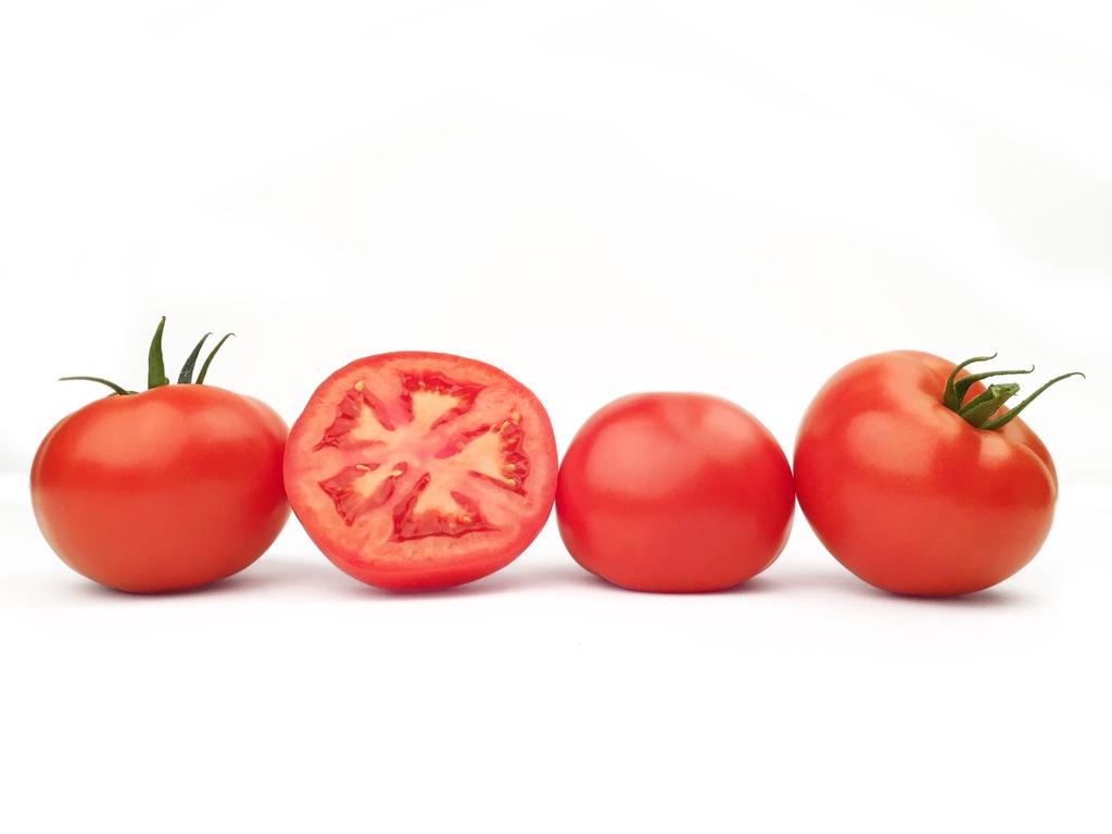 Maxibel HTL1410590 Beef tomato for loose harvest Pruning advice 3-4 fruits per cluster 200 260 gram HR: ToMV:0,1,2 / Ff:A-E / Va:0 / Vd:0 / Fol:0,1 / For