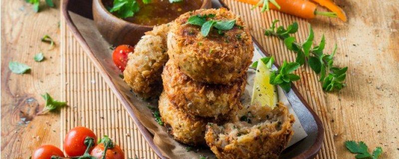 Snoek Fishcakes Thursday 12th July COOK TIME PREP TIME SERVES 00:35:00 00:45:00 4 Prepare these fishcakes using lightly smoked snoek or even leftover snoek from the braai the flavour of this uniquely
