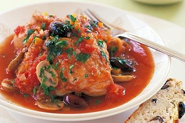 Chicken Casserole - Serves 10 1 kg chicken pieces 6 cloves garlic, chopped 2 brown onions, sliced 2 x 420g canned tomatoes 1/2 cup tomato paste 1 packet frozen mixed vegetables Pepper to taste Oil