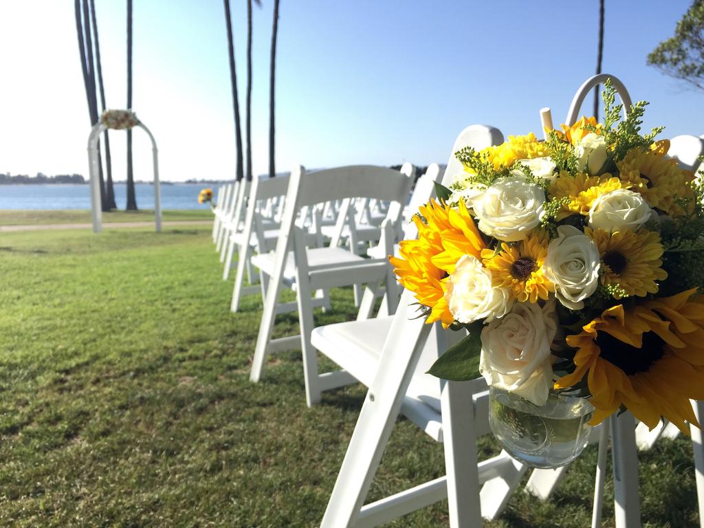 From intimate destination weddings, to romantic fairytale receptions, to grand-scale affairs, The Dana on Mission Bay offers unlimited options for planning a dazzling Wedding.