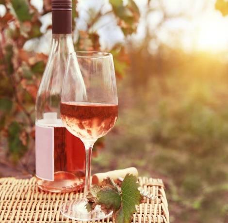 ROSE WINE Smells is like a fruity dry pink wine with other hints of red raspberries, strawberries and rose
